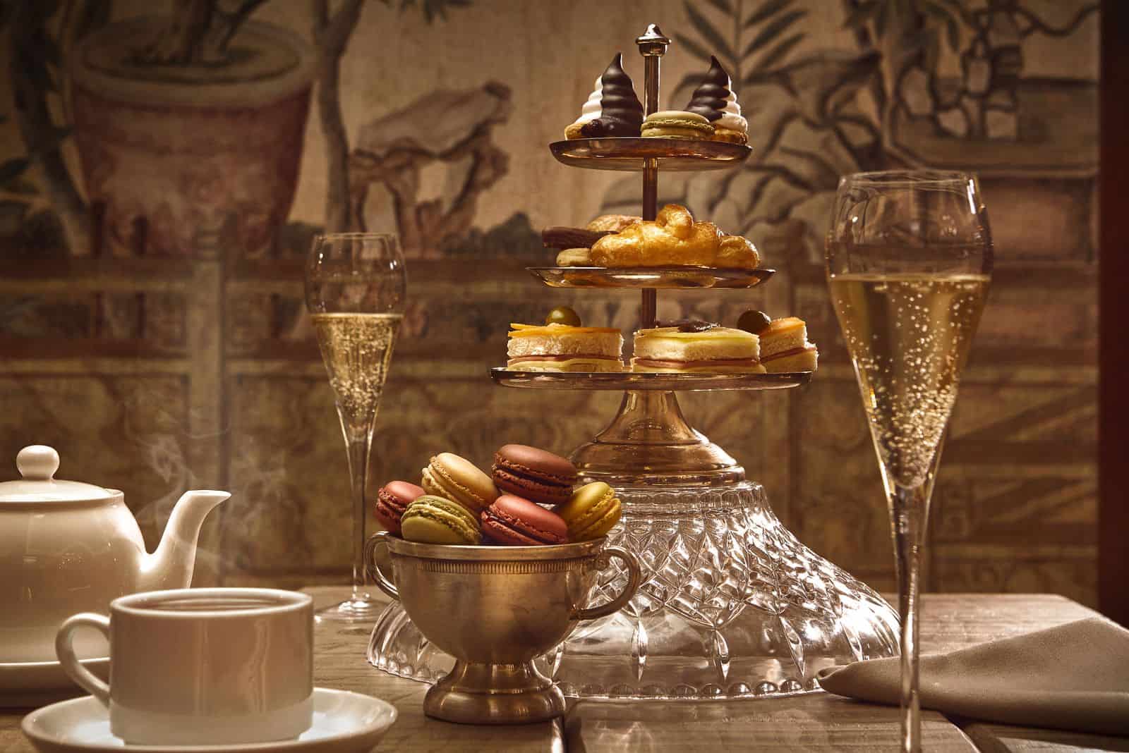 repas champagne dessert